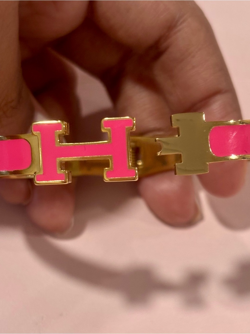 🩷Hot Pink🩷 Clasp Bangle Bracelet Size PM Small Luxury Designer Letter H - Picture 10 of 14